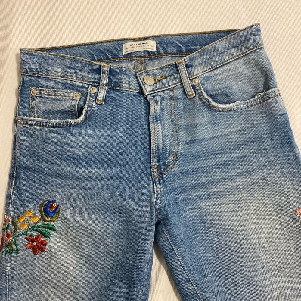 Ripped Jeans with flowers - Zara - Size 2/34